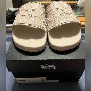 Coach Sig Pool slide size 11D cream color
New never worn